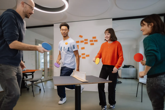 Produktiver dank aktiver Mikropausen und Spass im Team. Was Studien beweisen, erleben wir selbst in unserem beruflichen Alltag.