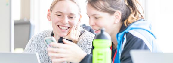 Am Kurs für Expertinnen und Experten in Magglingen 2024: der Trainingsplaner im Einsatz. Foto: Swiss Volley, Damien Sengstag